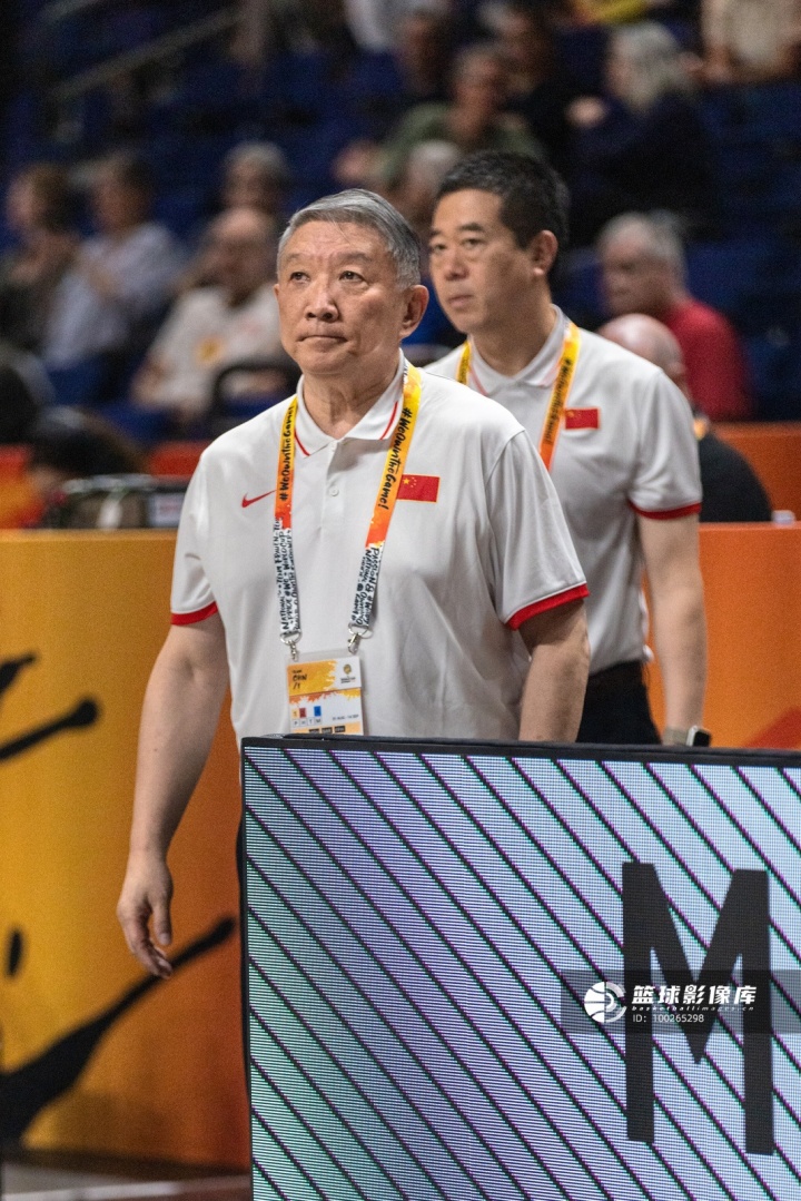 媒体人:宫鲁鸣是本场MVP 这场比赛“改弦更张”直接帮助女篮取胜